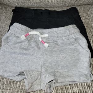 Various 3T girl shorts. 9 shorts included. Cat&Jack, Carters, Oshkosh, etc.